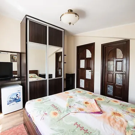 Six-Bedroom Villa - Amethyst Country house *