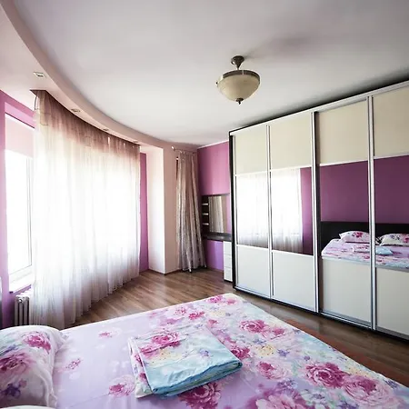 Landhaus Six-Bedroom Villa - Amethyst Mamaia
