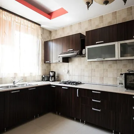 Six-Bedroom Villa - Amethyst Landhaus Mamaia